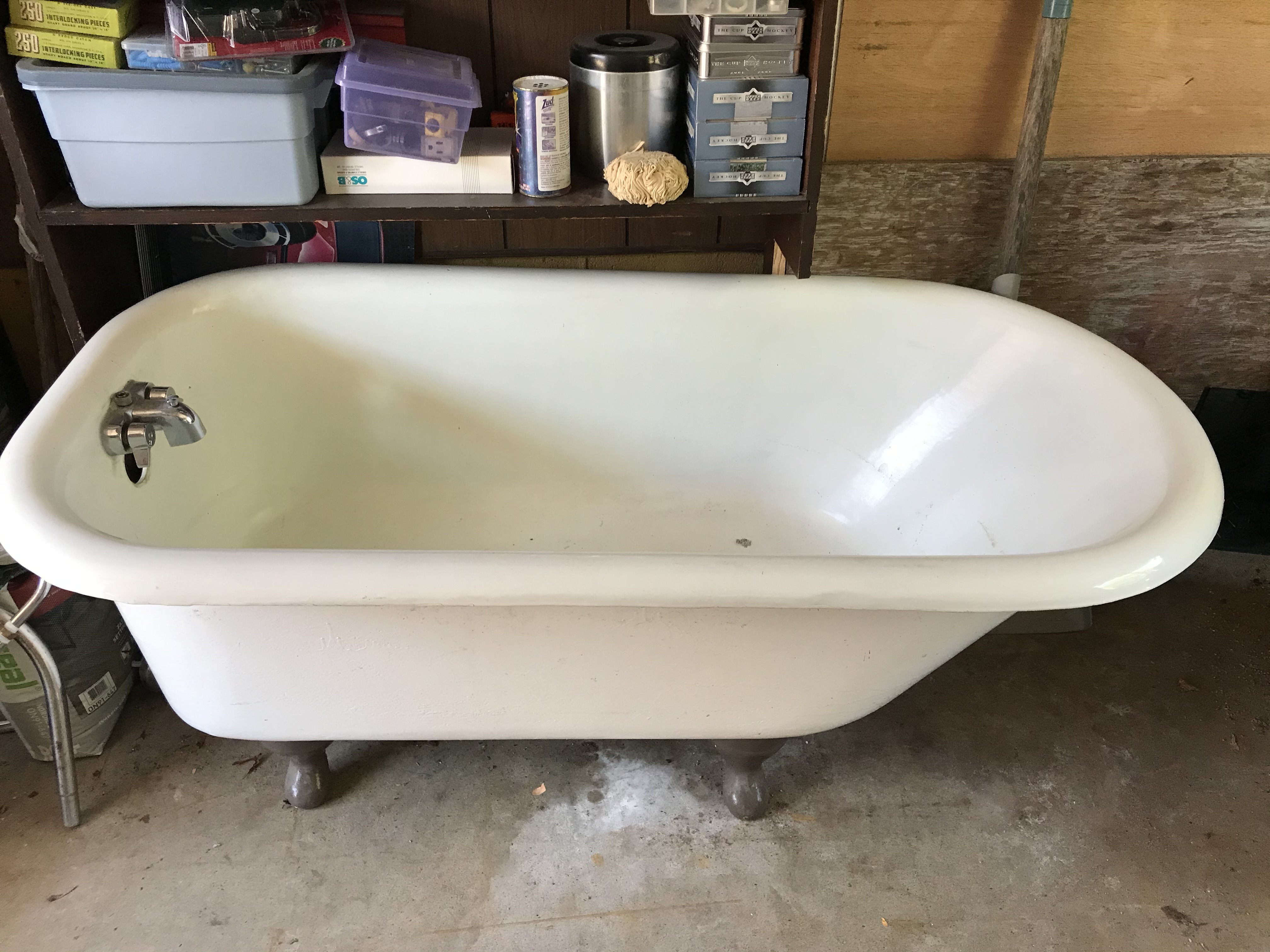 tub with legs